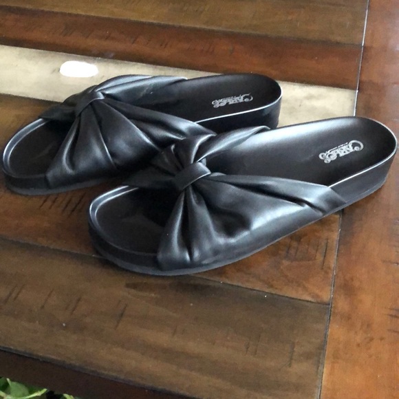 Sandals - Picture 2 of 2